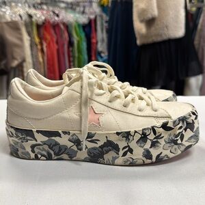 Converse One Star  platforms sneakers with floral base women’s size 6
